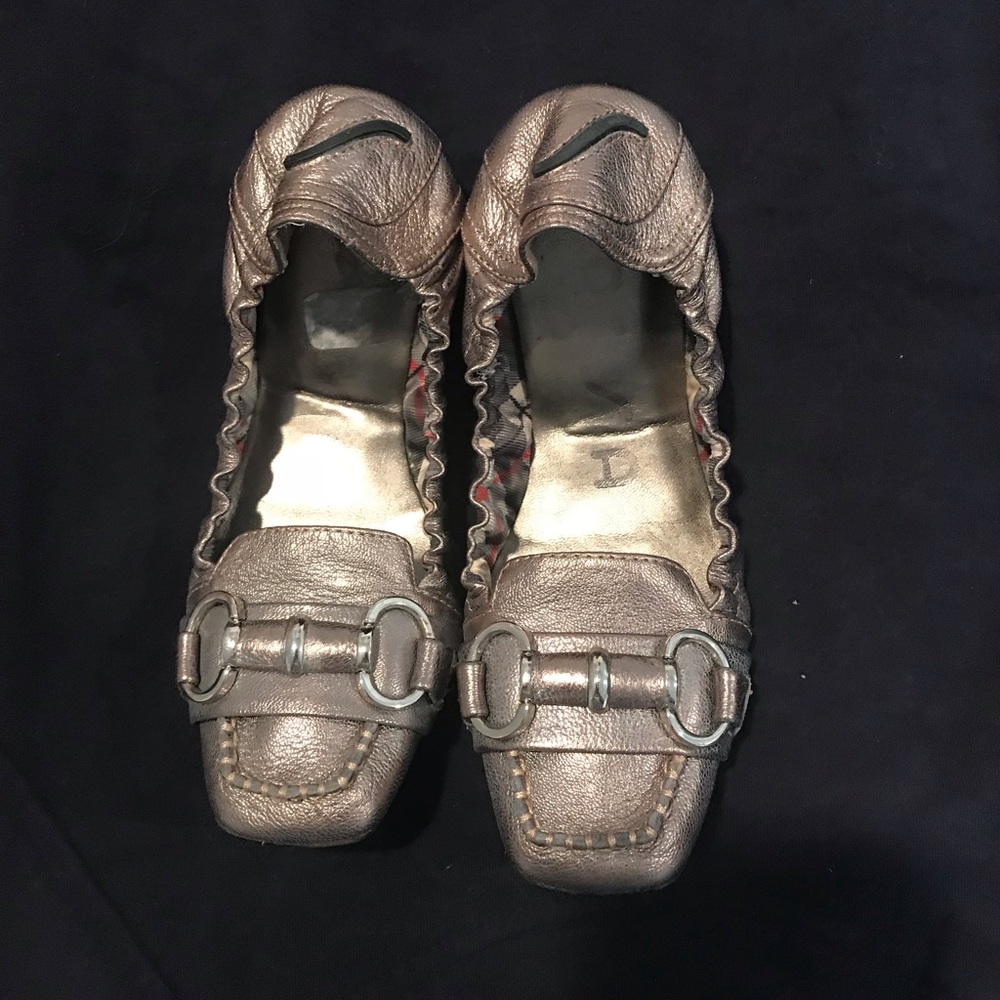 Women’s Unisa pewter leather slip on shoes. 6, EUC